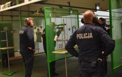 Policjanci doskonalili umiejętności strzeleckie (16 listopada 2023)